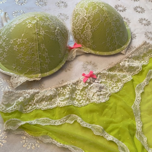 Victoria’s Secret Dream Angels Push-Up Bra & Panty